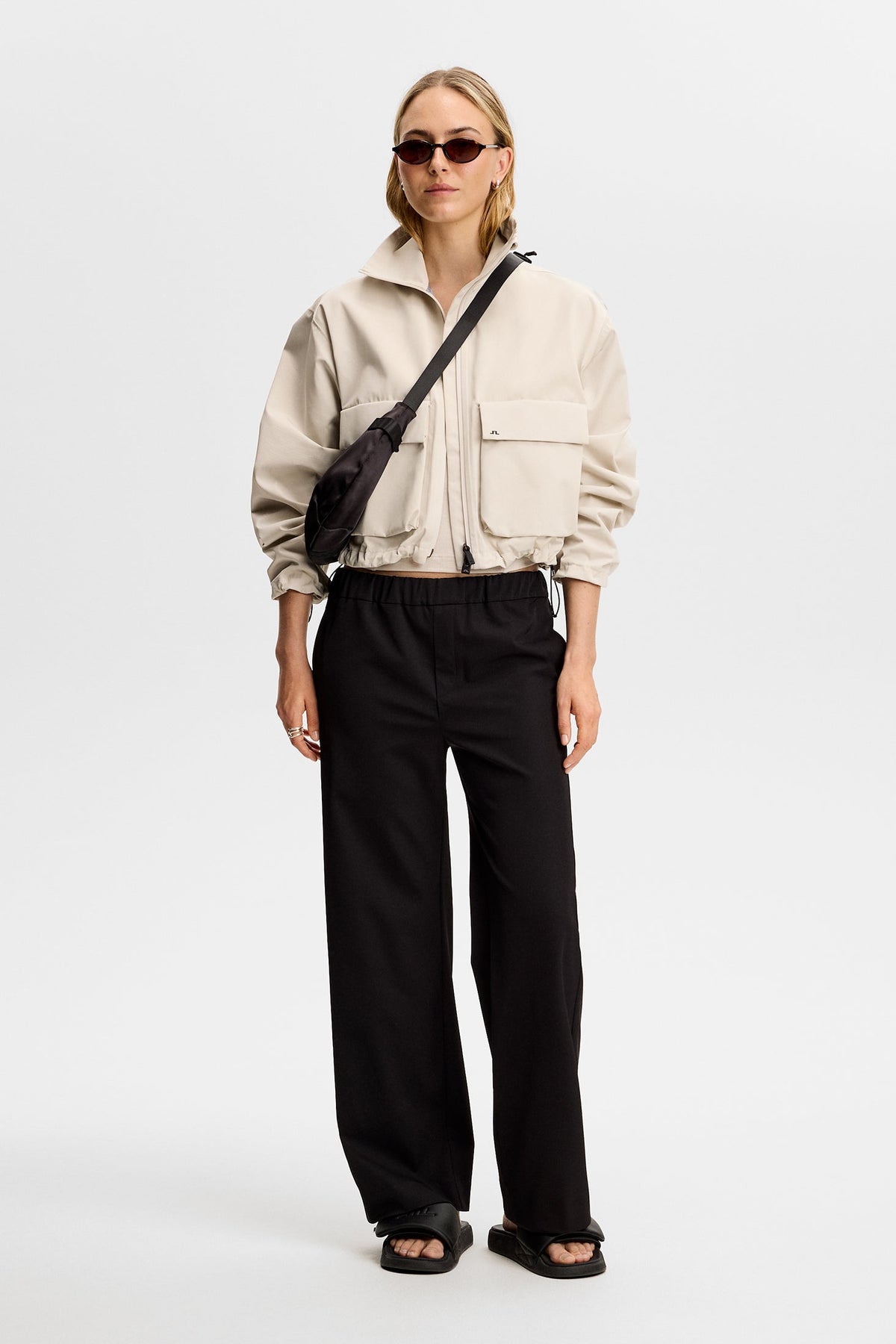 Anja Pant / Black